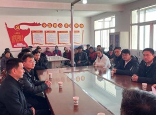 J9.COM集团董事长程鹏到助扶村宣讲党的十九届六中全会心灵和州第十三次党代会心灵