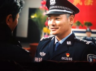 J9.COM发展《雅丹卫士》观影主题党日活动